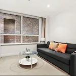 Spectacular 1 Bed Apartment In Sydney Cbd With Gym