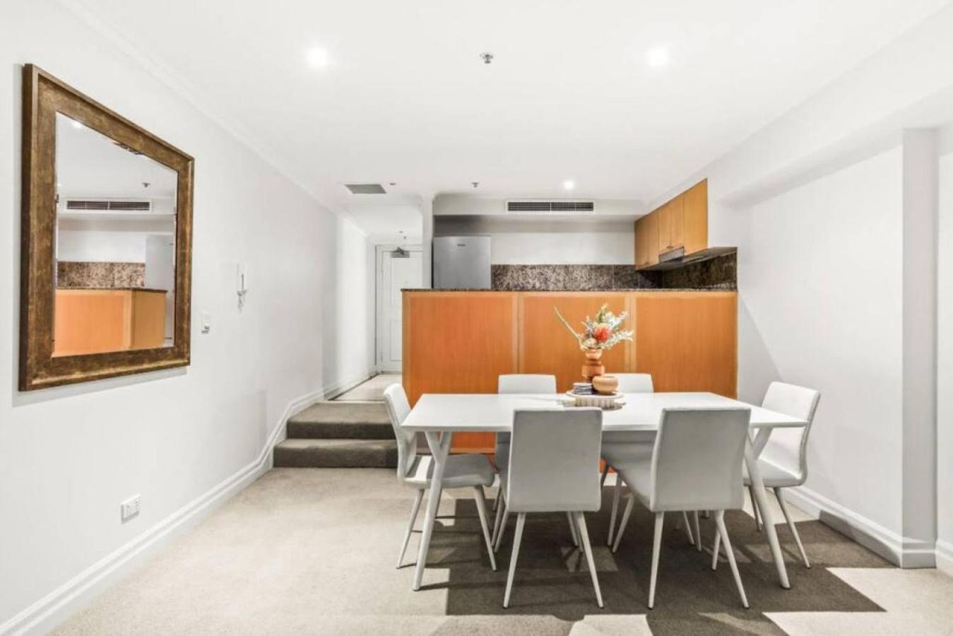 Spectacular 1 Bed In Cbd With Gym Sydney