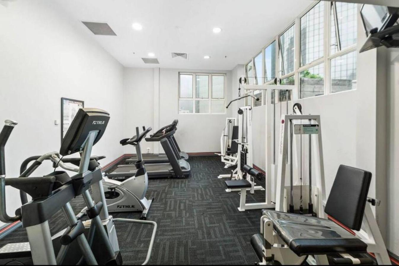 Spectacular 1 Bed In Cbd With Gym Sydney