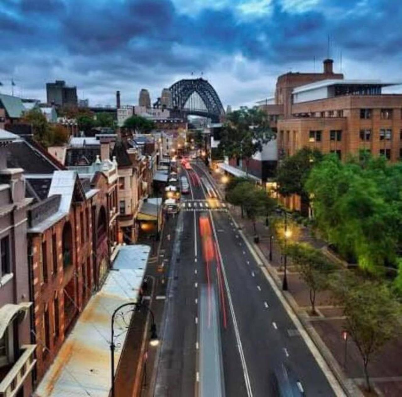 Spectacular 1 Bed In Cbd With Gym Apartment *